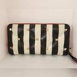 Valentino Garavani Black/White Puffed Quilted Leather Zippy Wallet